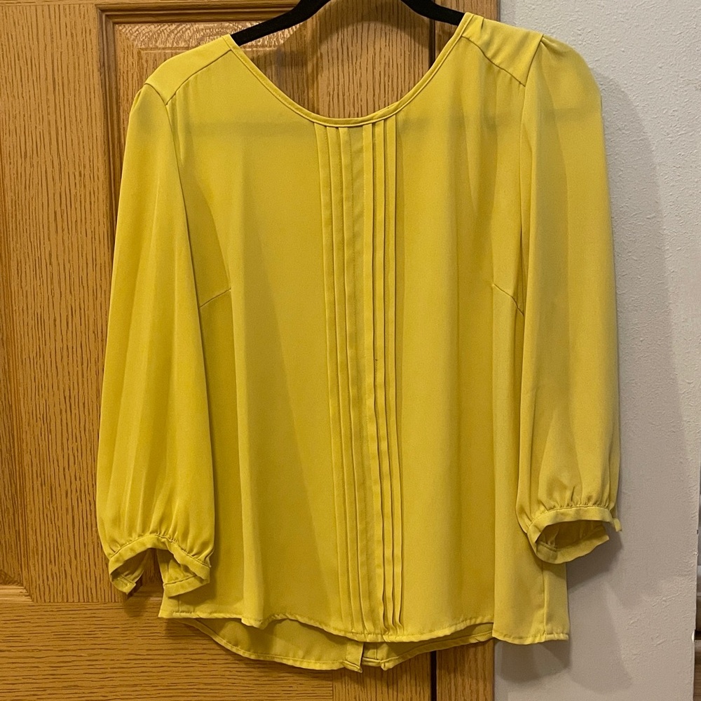 Beautiful Yellow Women's Top!